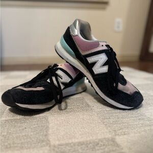 New Balance Women's Black and Pink Sneakers